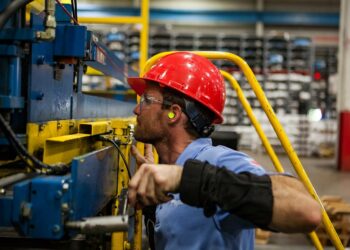 worker-g10625a145_1280