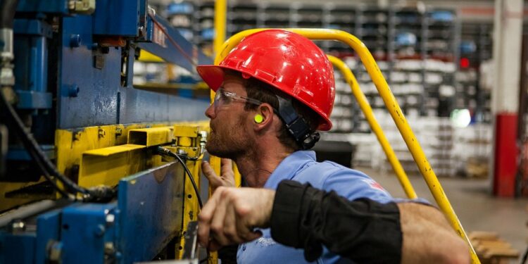 worker-g10625a145_1280