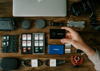 samsung-memory-j8cfm4w8gd8-unsplash