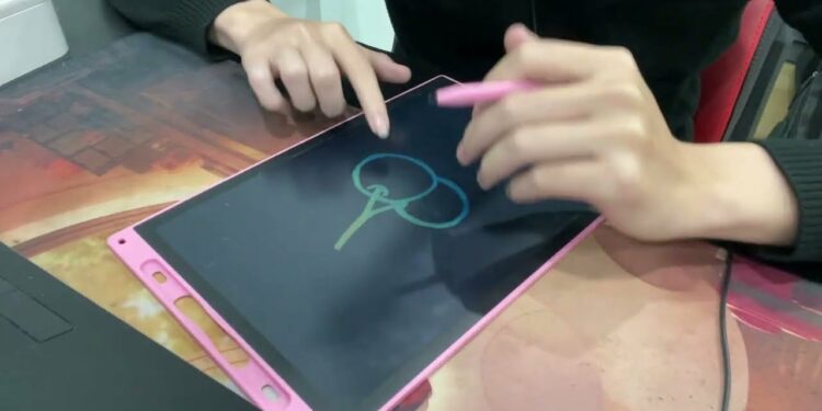 Vẽ trái cà pháo sinh đôi