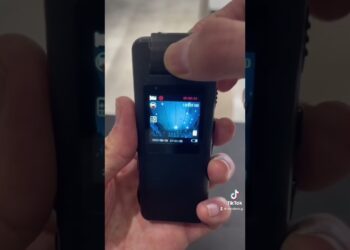 持ち運びに便利なミニデジタルカメラ「GeeGaze-X1」#MODERNg#ガジェット#geegazex1