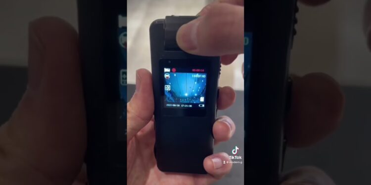 持ち運びに便利なミニデジタルカメラ「GeeGaze-X1」#MODERNg#ガジェット#geegazex1