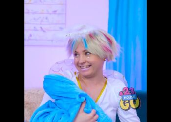 赤ちゃんに食事を手助けするクールなスプーンガジェット 💖