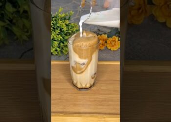 Fanciest drink without fancy gadget #short #ytshort #coffee #icedcoffee #foamart  #easycoffee #viral
