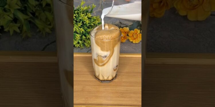 Fanciest drink without fancy gadget #short #ytshort #coffee #icedcoffee #foamart  #easycoffee #viral
