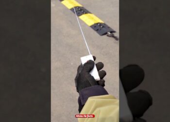 CHINA'S🤖 POLICE USE INNOVATIVE GADGET! 🤖 Dasho Speed Breaker Catches Thieves Off Guard#facts#shorts