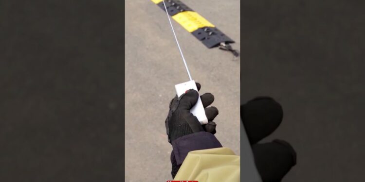 CHINA'S🤖 POLICE USE INNOVATIVE GADGET! 🤖 Dasho Speed Breaker Catches Thieves Off Guard#facts#shorts