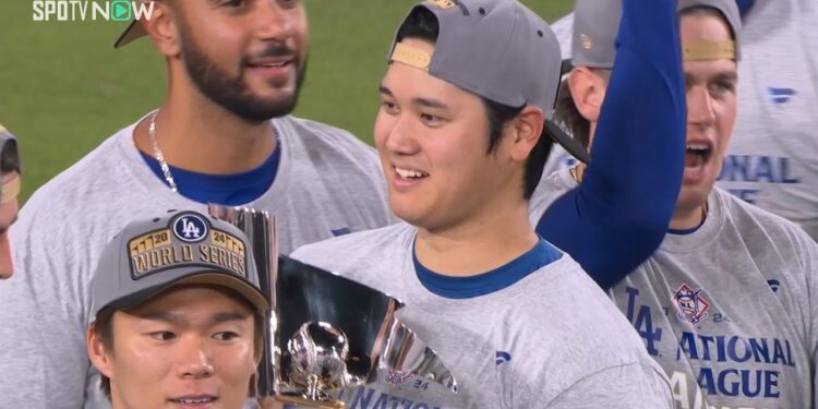 【ドジャース 歓喜の瞬間を味わう！】シリーズMVPはエドマン！セレモニー終了後はチーム、スタッフ、家族と分かち合う