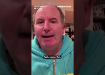 Dan Ives explains why Palantir 'could be the next Oracle, the next Salesforce'