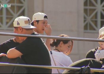 【ドジャース 36年ぶりの優勝パレード！】大谷夫妻の姿も！大勢のLA市民がダウンタウンに詰め掛ける