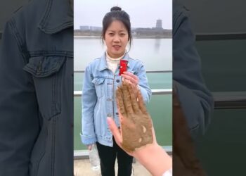 Introducing the “VitaWear SmartBand,” a next-generation wearable gadget🎉P2636