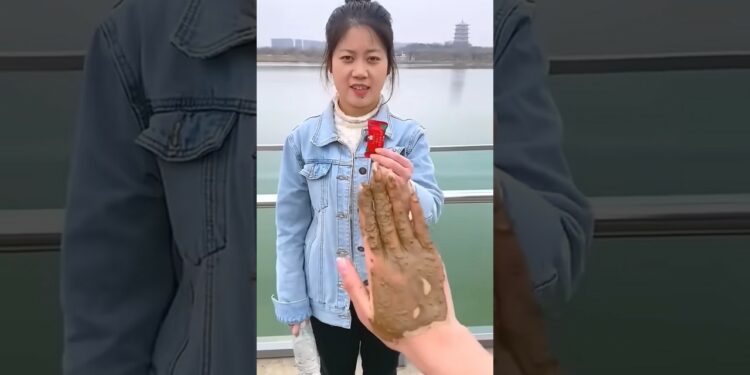 Introducing the “VitaWear SmartBand,” a next-generation wearable gadget🎉P2636