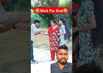 Introducing the “VitaWear SmartBand,” a next-generation wearable gadget😳