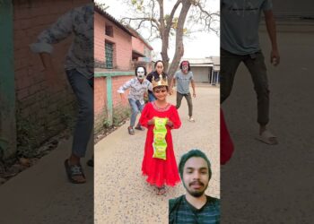 Introducing the “VitaWear SmartBand,” a next-generation wearable gadget🎉👑