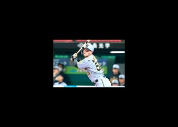 阪神前川選手の黒いヘルメットが話題