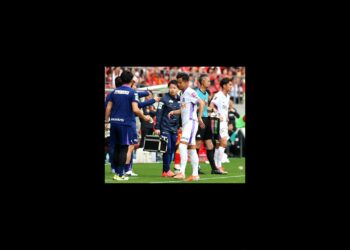 前田直輝、足首負傷で腫れ上がる