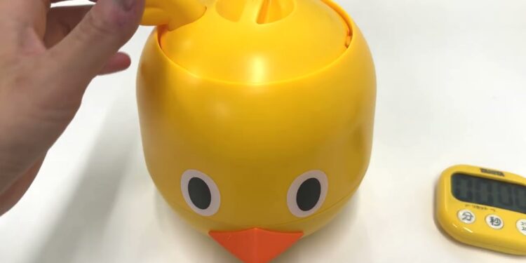 日清食品が世界で初めて開発した革新的ガジェット「チキンラーメン しろたまメイカー」、チキンラーメンのしろたまが本当に失敗しないか確かめてみた