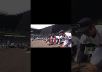 今年の甲子園　優勝沖縄尚学　甲子園の土回収している風景#甲子園#沖縄尚学 #いい話 #甲子園2025 #沖縄県 #優勝#野球#青春 #シーサー#平和通り#県民愛#那覇国際通り #高校野球ニュース