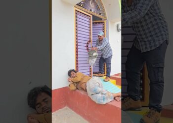 Introducing the “VitaWear SmartBand,” a next-generation wearable gadget🎉