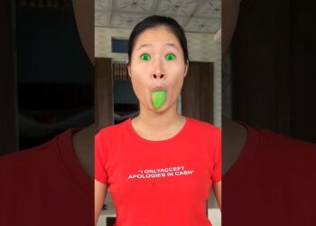 Introducing the”🫣VitaWear SmartBand,” a next-generation wearable gadget