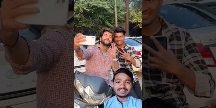 Introducing the “VitaWear SmartBand,” a next-generation wearable gadget 🎉 that combines health P209